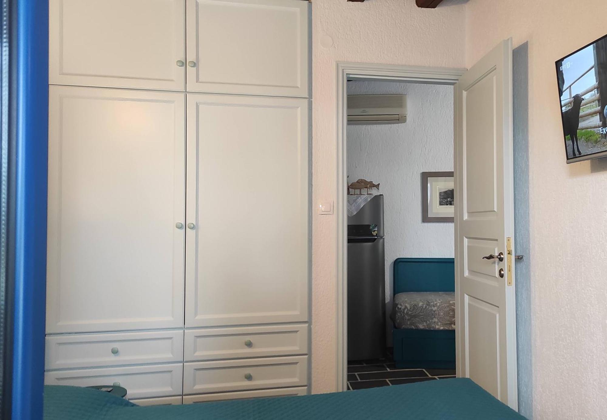 Chrysa'S Cottage House Каристос Экстерьер фото