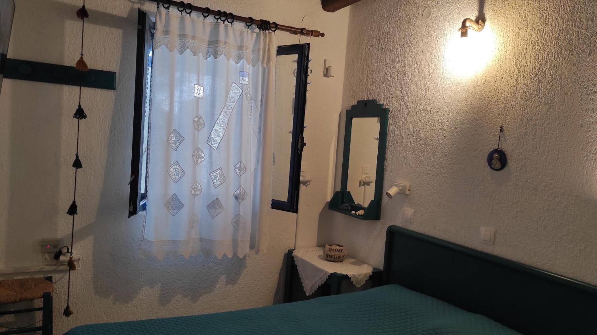 Chrysa'S Cottage House Каристос Экстерьер фото