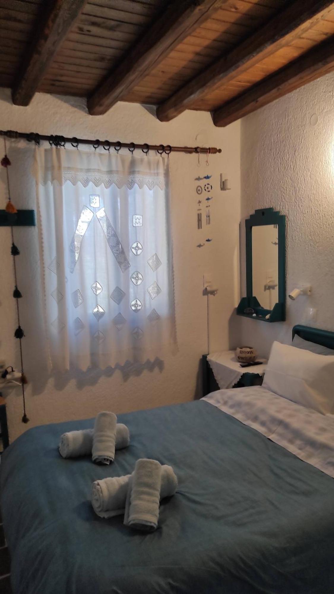 Chrysa'S Cottage House Каристос Экстерьер фото